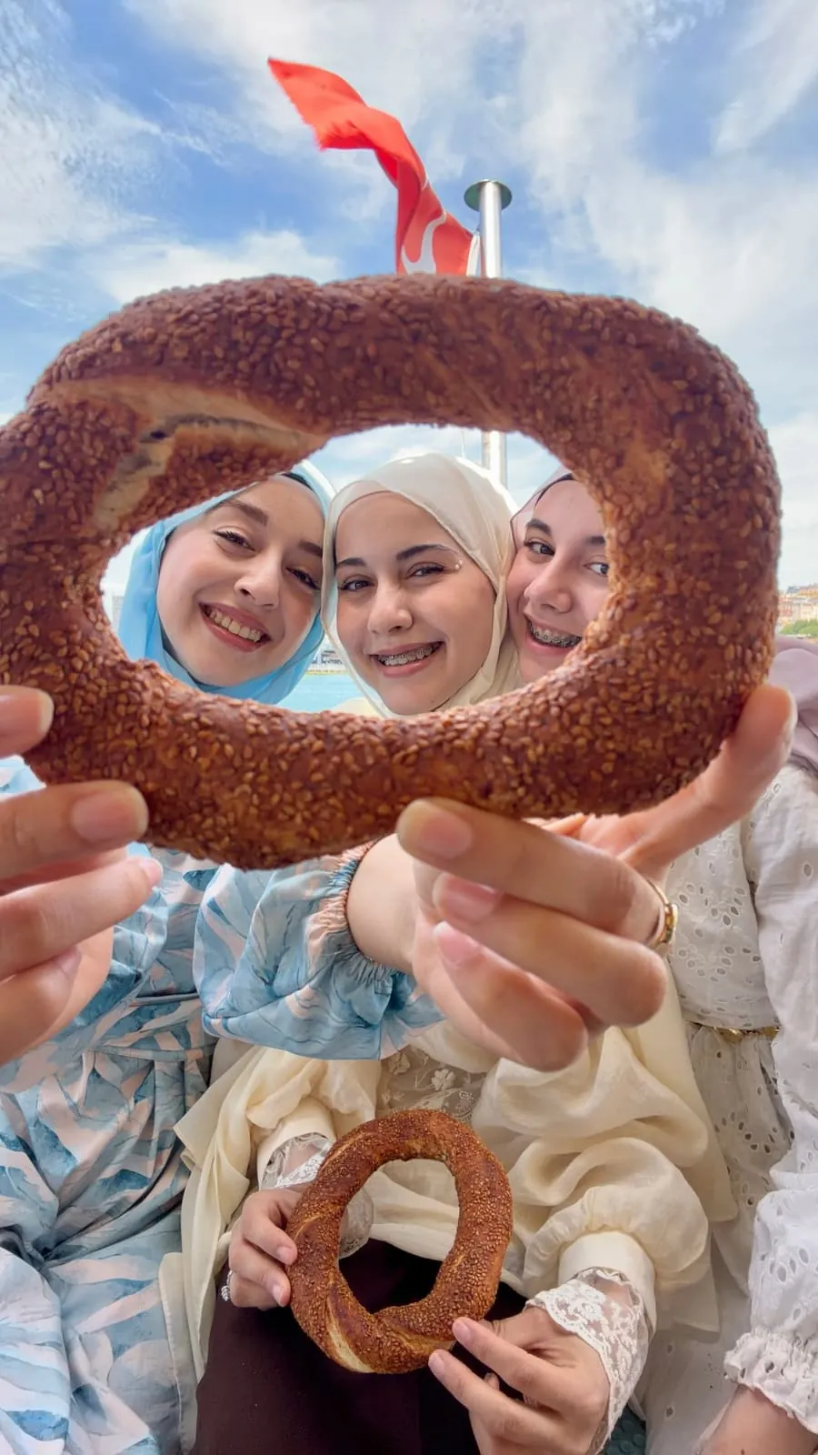Meryem, Sarra and Mariya